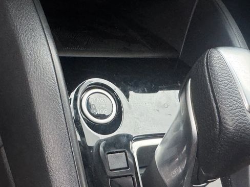 Certified 2025 Nissan Versa SR w/ Trunk Package image 17