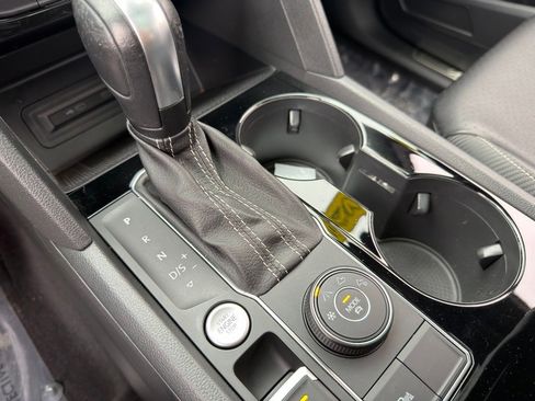 Used 2021 Volkswagen Atlas Cross Sport SEL image 31