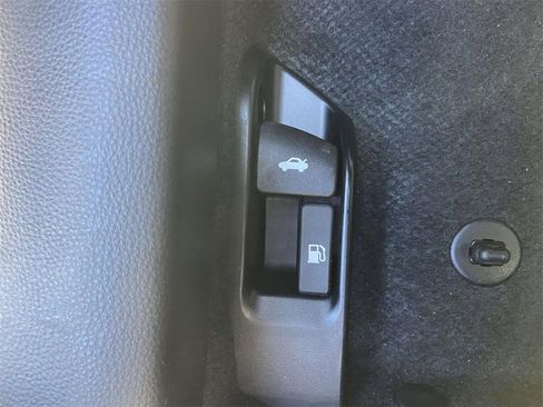 Used 2025 Toyota Corolla LE image 29