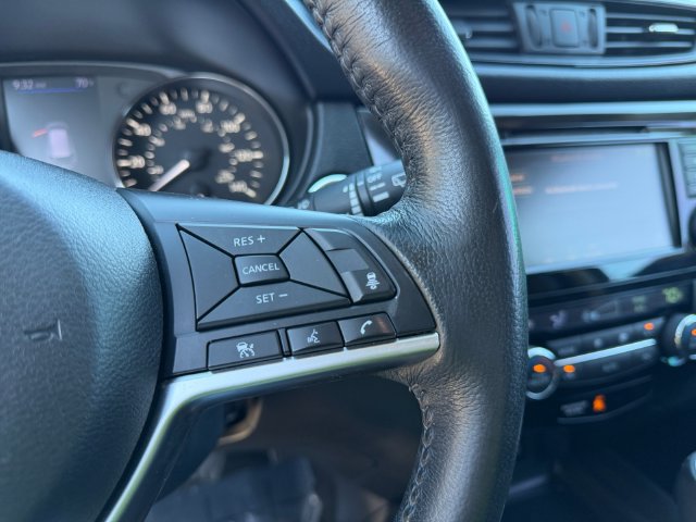 Used 2018 Nissan Rogue SV w/ Premium Package FWD image 26