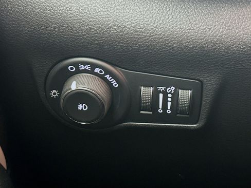 Used 2025 Jeep Compass Limited AWD/4WD image 16