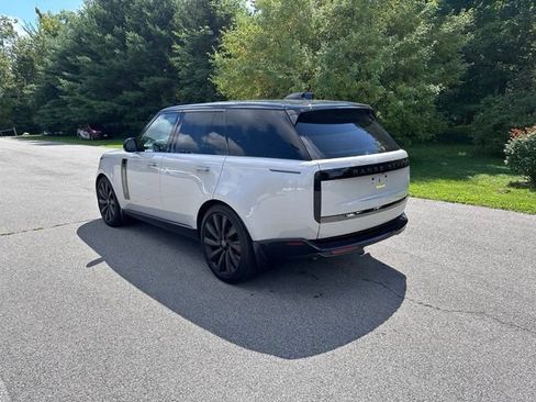 Used 2025 Land Rover Range Rover SV AWD/4WD image 5