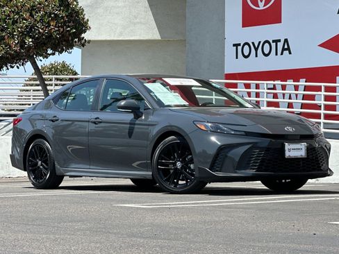 Used 2025 Toyota Camry SE w/ Multimedia Upgrade Package FWD image 8
