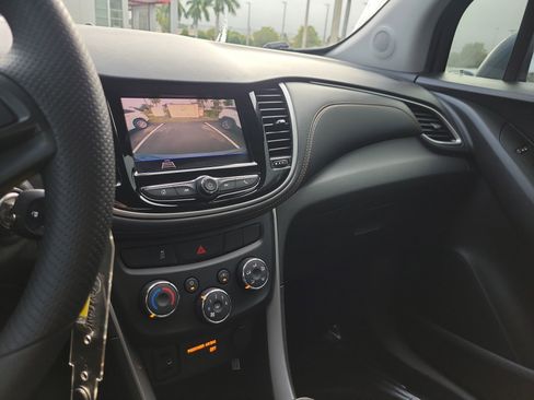 Used 2021 Chevrolet Trax LS image 21