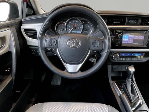Used 2015 Toyota Corolla LE FWD image 8