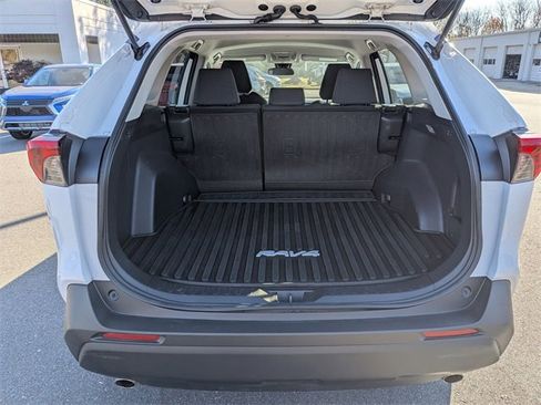 Used 2020 Toyota RAV4 LE image 28