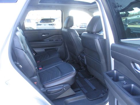 Used 2024 Nissan Pathfinder Platinum w/ Cargo Package image 30