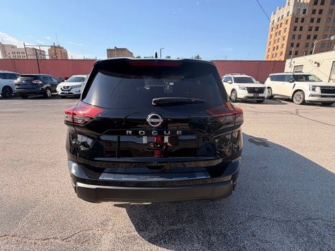 Certified 2025 Nissan Rogue SV FWD image 4