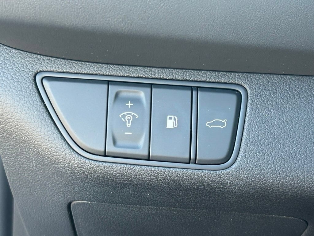 Used 2025 Genesis G70 2.5T AWD/4WD image 21