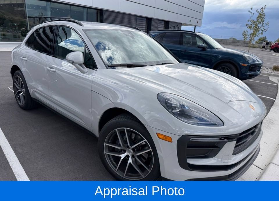 Certified 2024 Porsche Macan AWD/4WD image 1