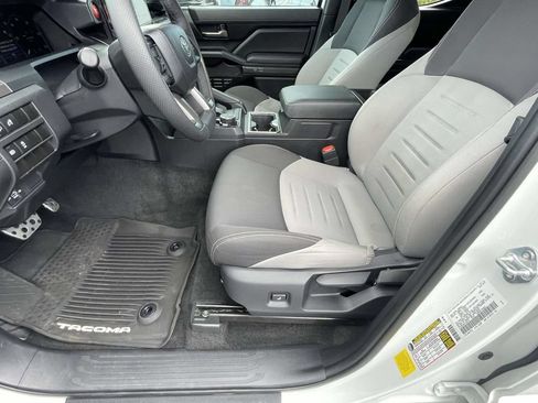 Used 2025 Toyota Tacoma TRD Sport AWD/4WD image 13