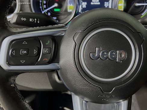 Used 2021 Jeep Wrangler Unlimited Sahara w/ Cold Weather Group image 19