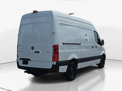 Used 2025 Mercedes-Benz Sprinter 2500 image 6