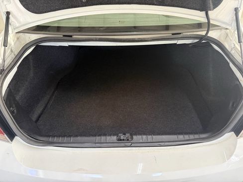 Used 2011 Chevrolet Impala LS FWD image 9