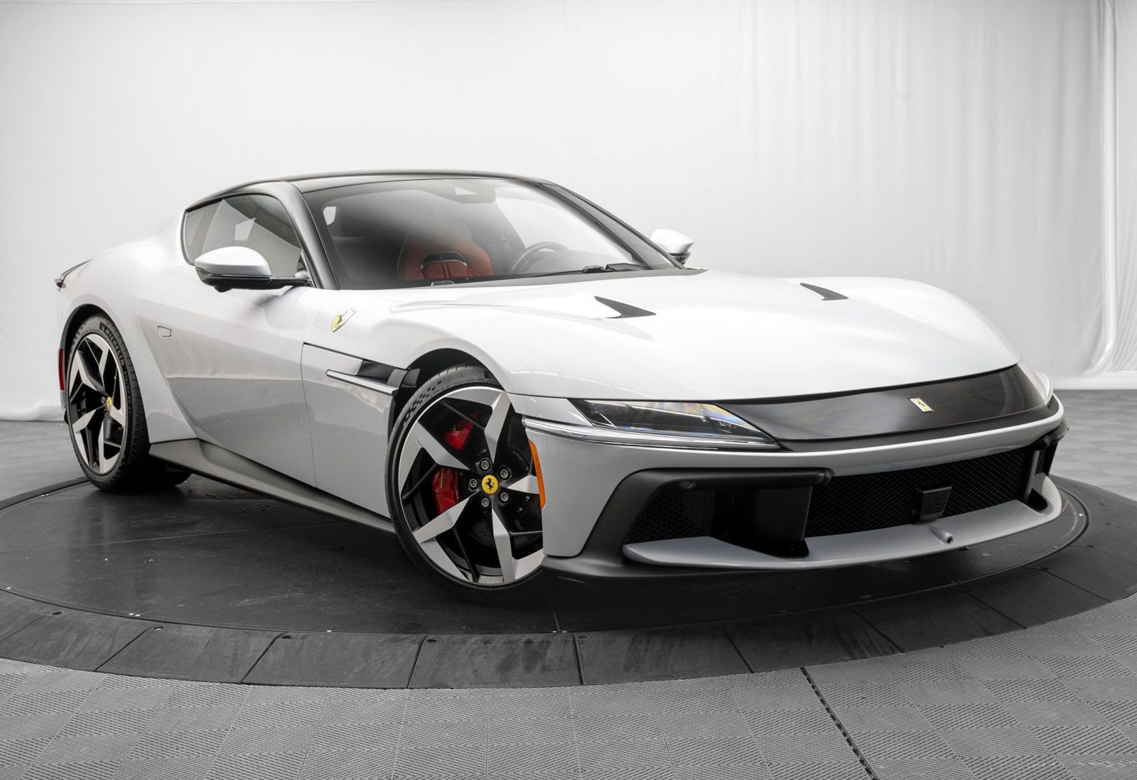 Used 2025 Ferrari 12Cilindri RWD image 1
