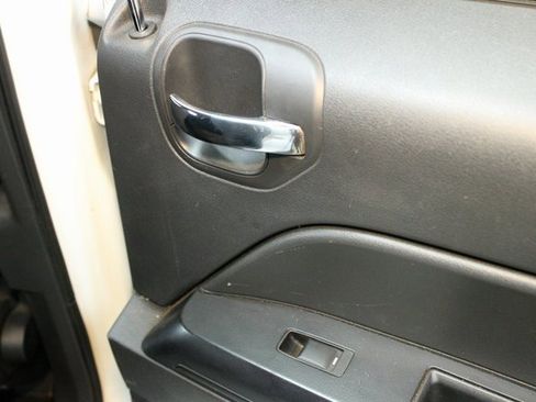 Used 2015 Jeep Patriot Latitude image 12