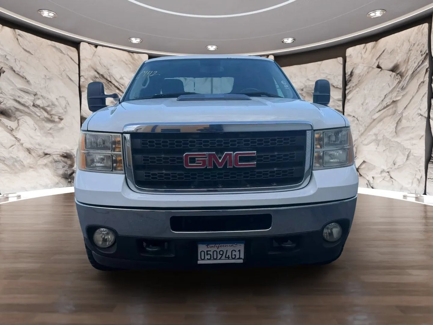 Used 2011 GMC Sierra 2500 SLE w/ SLE Preferred Package AWD/4WD image 2