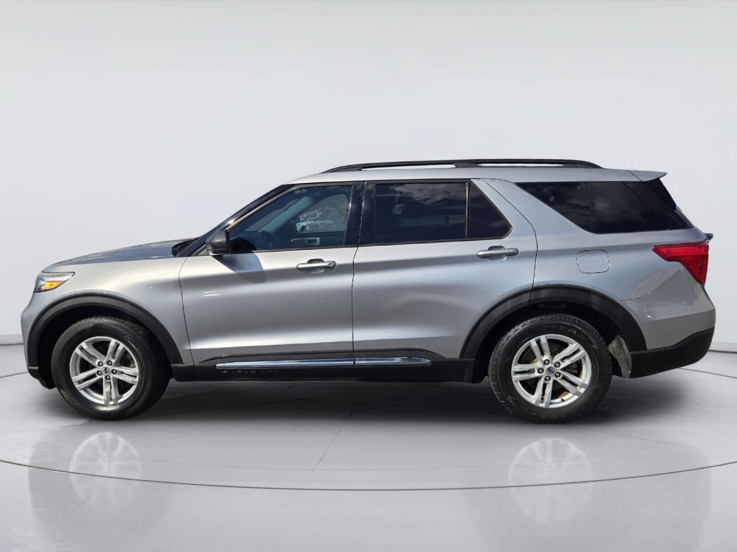 Used 2021 Ford Explorer XLT RWD image 5