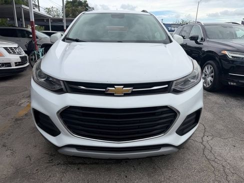 Used 2017 Chevrolet Trax LT w/ LT Convenience Package FWD image 9