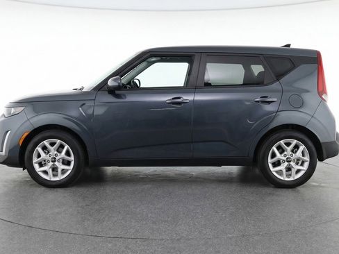 Used 2025 Kia Soul LX w/ LX Technology Package image 3