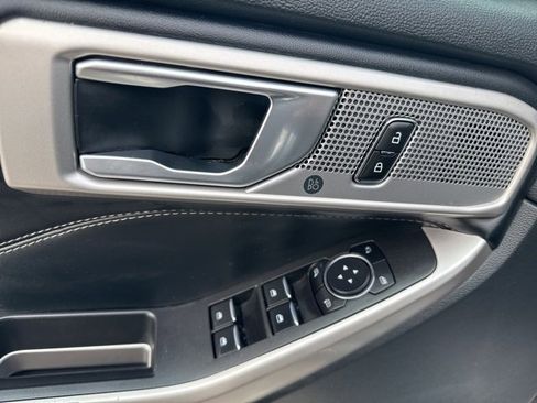 Used 2023 Ford Explorer Limited image 18