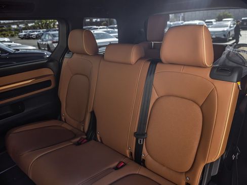 New 2025 Volkswagen ID. Buzz Pro S Plus AWD/4WD image 11