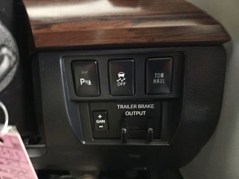 Used 2018 Toyota Tundra Limited w/ Limited Premium Package AWD/4WD image 23