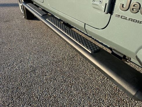 Used 2024 Jeep Gladiator Sport image 45