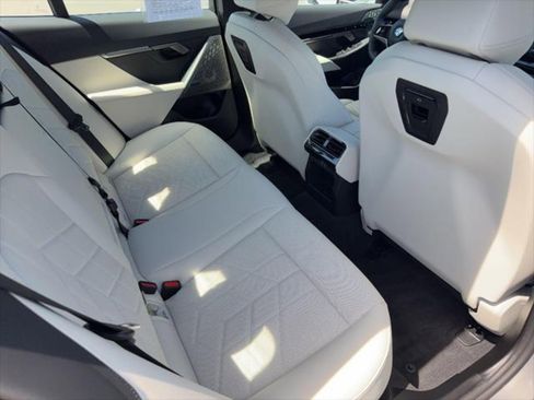 Used 2025 BMW 530i w/ Premium Package RWD image 11