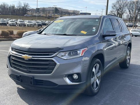 Used 2019 Chevrolet Traverse LT w/ LT Premium Package AWD/4WD image 3