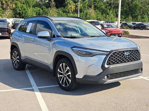 Certified 2022 Toyota Corolla Cross XLE image 2