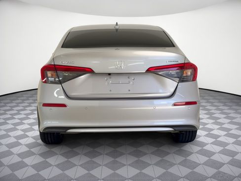Used 2022 Honda Civic Touring image 11