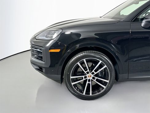 Certified 2025 Porsche Cayenne image 11