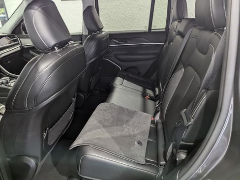 Used 2023 Jeep Grand Cherokee 4WD 4xe image 8