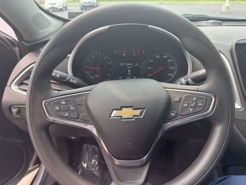 Used 2021 Chevrolet Malibu LS FWD image 10