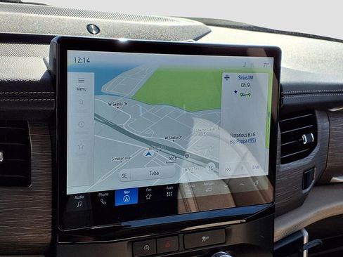 Used 2024 Ford Expedition Limited image 9