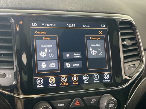 Used 2022 Jeep Grand Cherokee Limited image 17