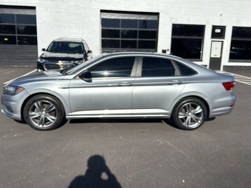 Used 2019 Volkswagen Jetta R-Line w/ R-Line Cold Weather Package image 4