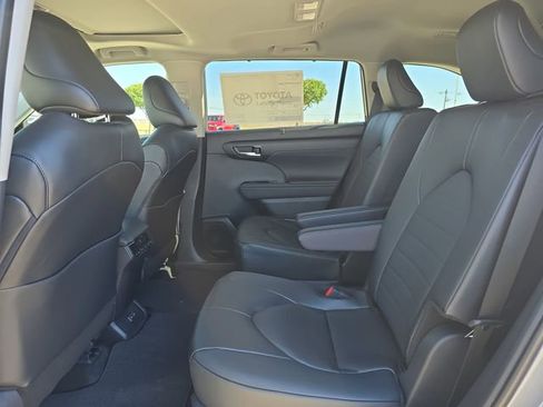 New 2026 Toyota Highlander XLE image 15