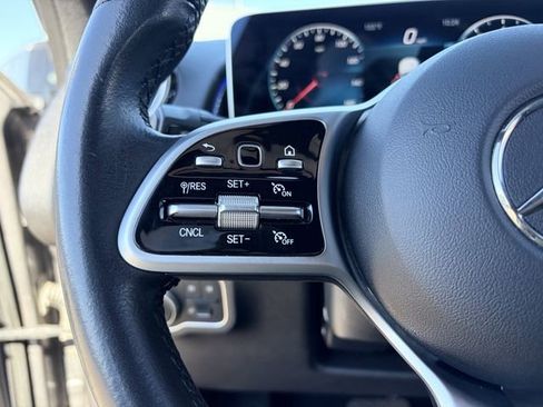 Used 2021 Mercedes-Benz GLB 250 image 8