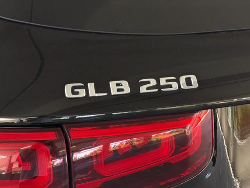 Used 2020 Mercedes-Benz GLB 250 image 12