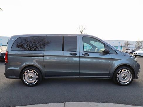 Used 2022 Mercedes-Benz Metris Passenger image 17