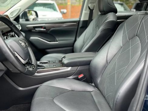 Used 2023 Toyota Highlander Platinum FWD image 14