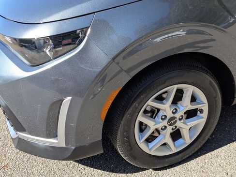 Used 2023 Kia Soul LX w/ Option Group 015 FWD image 10