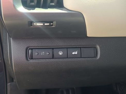Used 2023 Nissan Pathfinder SL AWD/4WD image 14