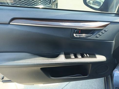 Used 2016 Lexus ES 300h image 5