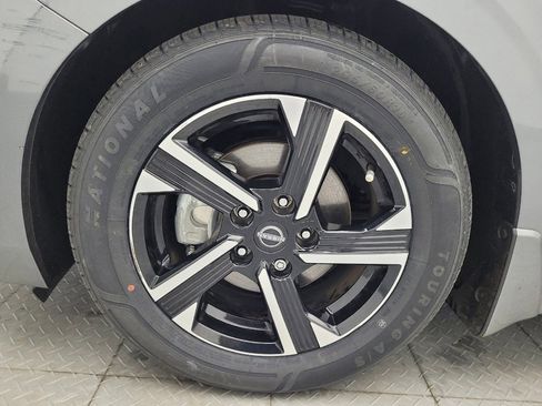 Used 2024 Nissan Sentra SV FWD image 31