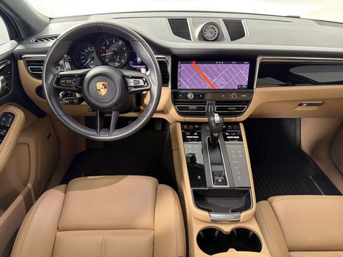 Certified 2024 Porsche Macan AWD/4WD image 28