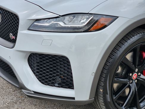 Used 2020 Jaguar F-PACE SVR image 9