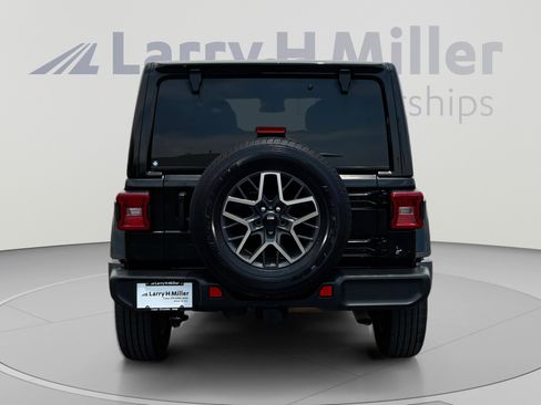 Used 2024 Jeep Wrangler Unlimited Sahara AWD/4WD image 4